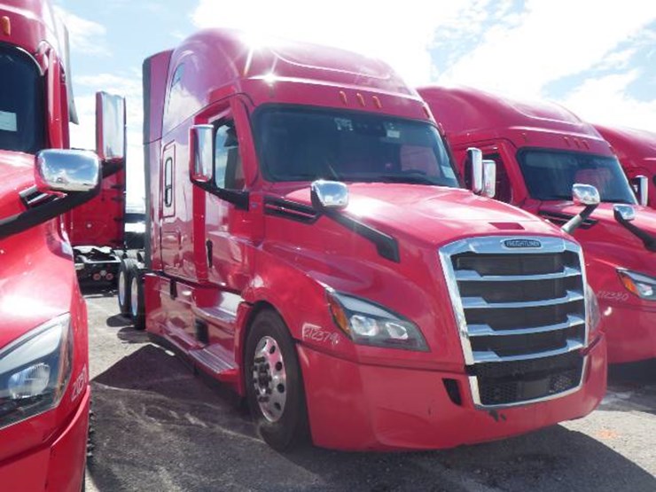2021-freightliner-cascadia-126-image-2
