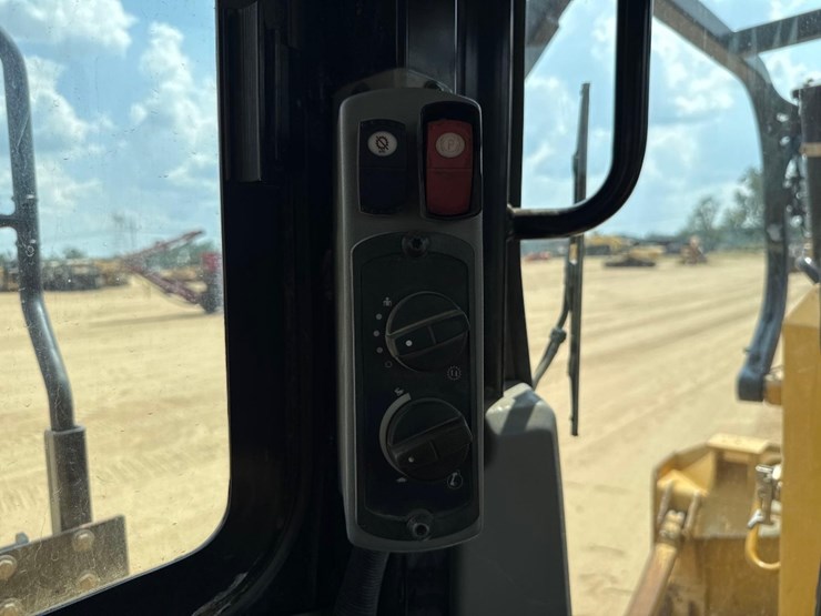 caterpillar-d6t-xl-image-29