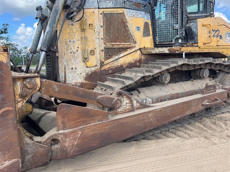 2015-deere-1050k-image-32