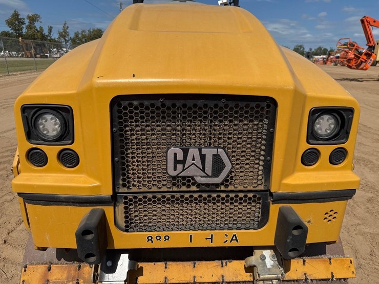 2021-caterpillar-cb2.7-image-17