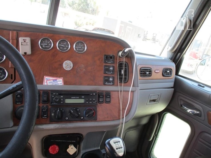 2008-peterbilt-365-image-10