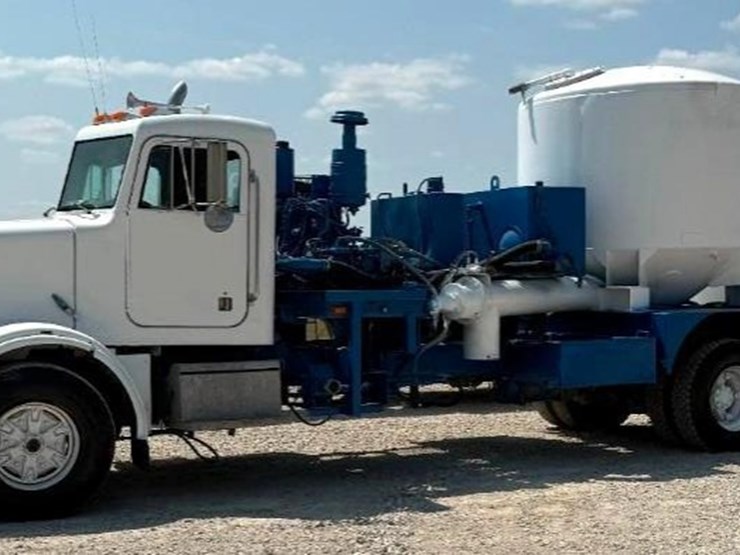 1990-peterbilt-357-image-3