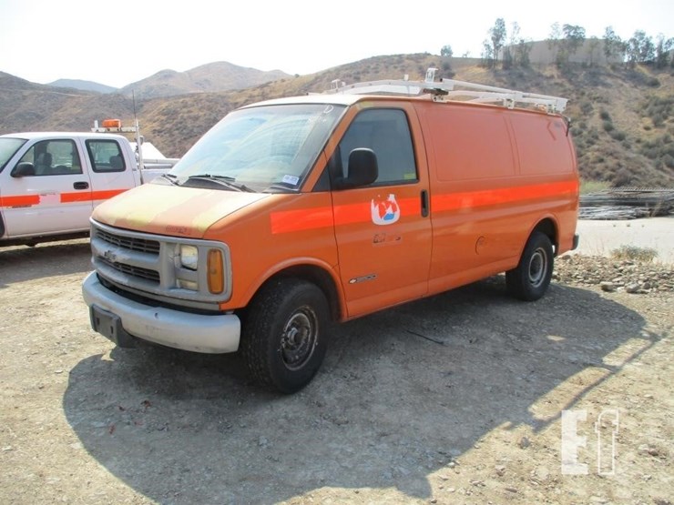 1999-chevrolet-express-3500-image-1