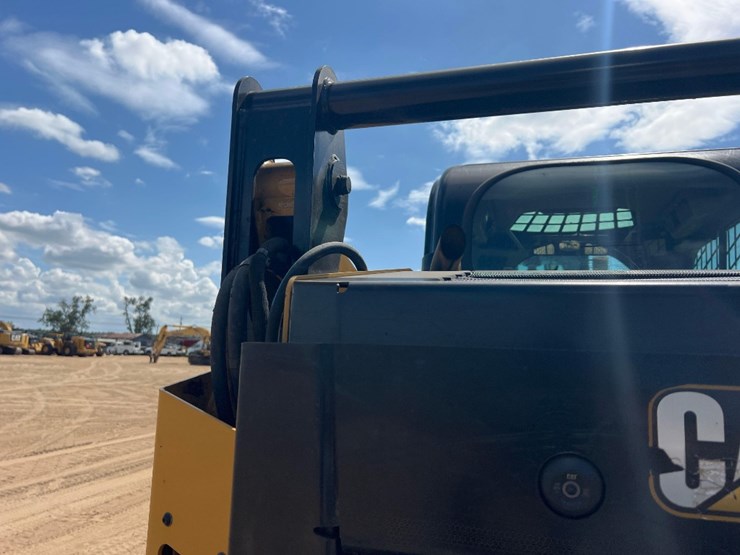 2020-caterpillar-259d3-image-20
