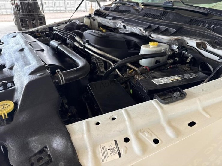 2015-ram-2500-slt-image-18