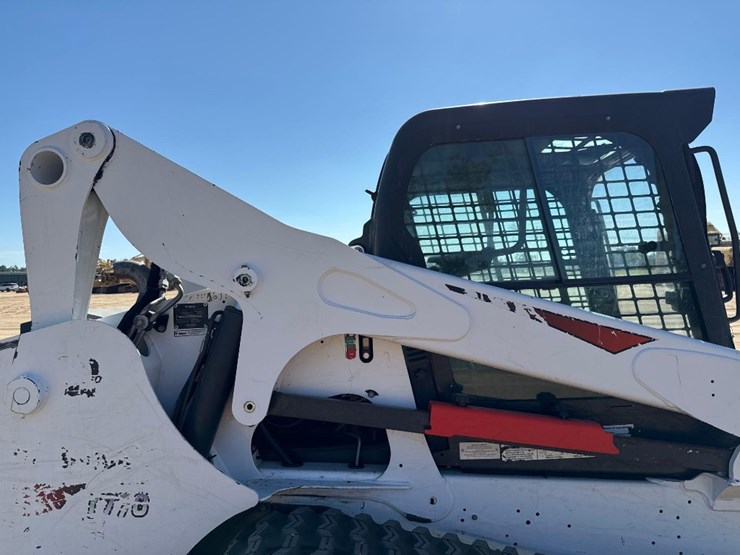 2022-bobcat-t770-image-21