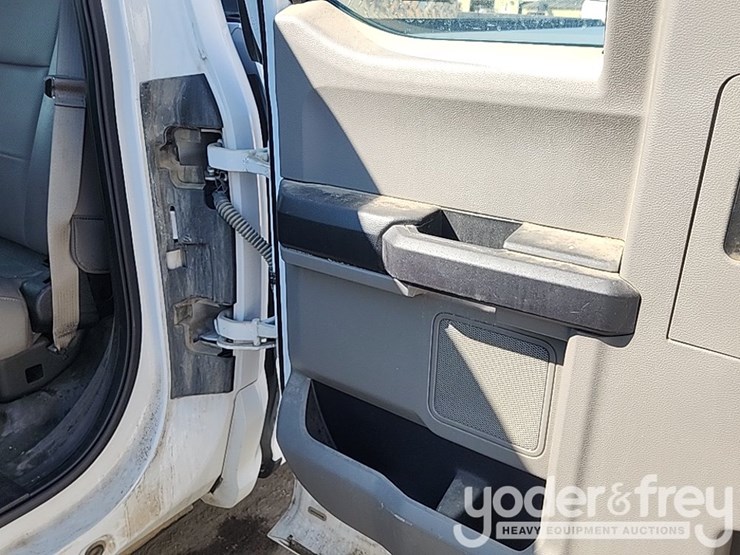 2017-ford-f150-image-26