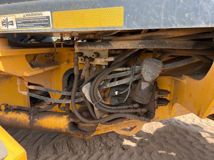 2008-deere-672d-image-23