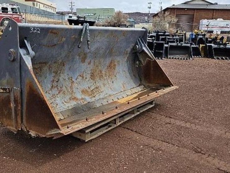10'-clam-shell-loader-bucket-image-1