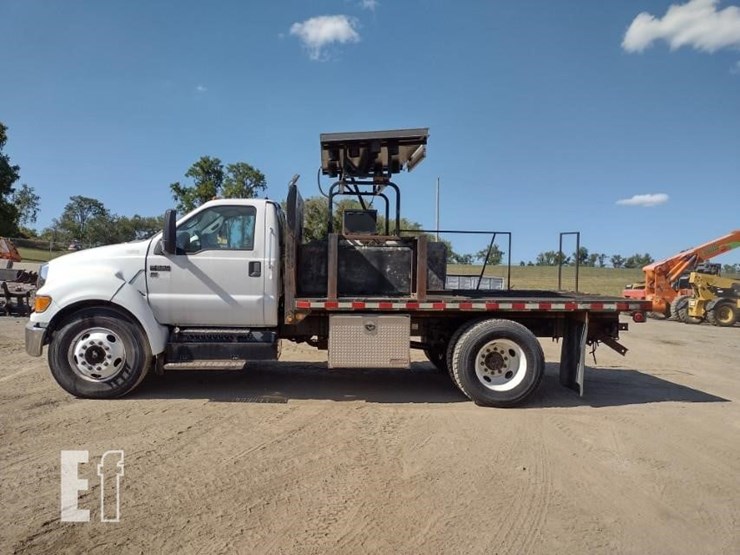 2015-ford-f650-image-1
