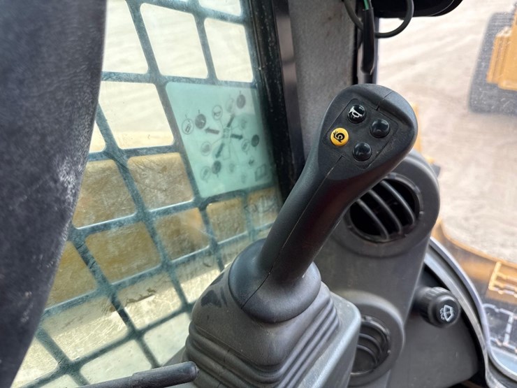 2020-caterpillar-299d3-xe-image-25