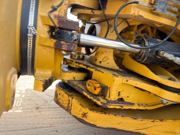 2019-caterpillar-740-gc-image-25
