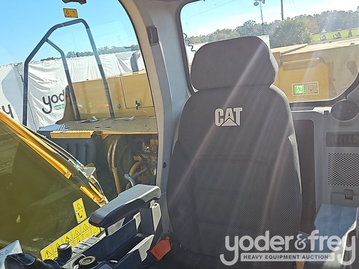 2019-caterpillar-320-image-31