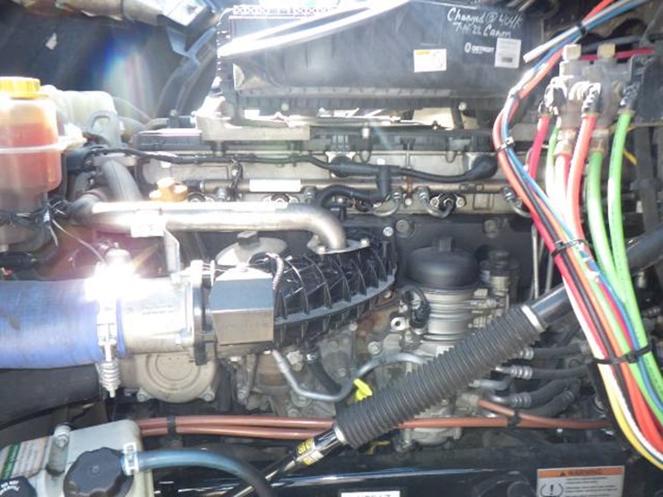 2020-freightliner-cascadia-126-image-14