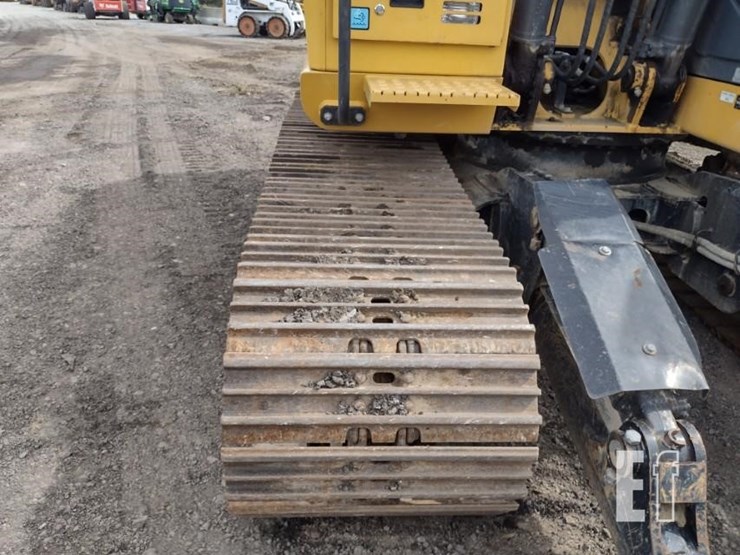 2017-deere-130g-image-44