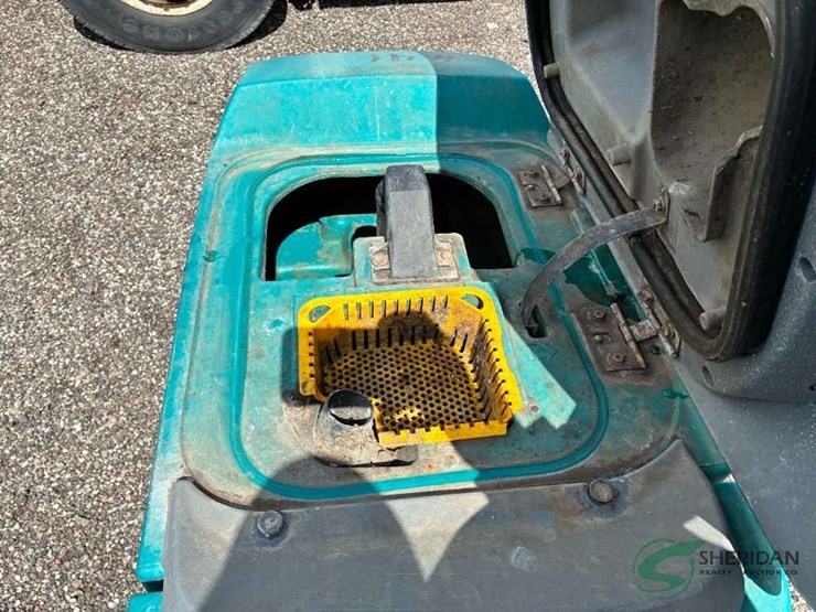 tennant-t500-floor-scrubber-works-28"-image-6