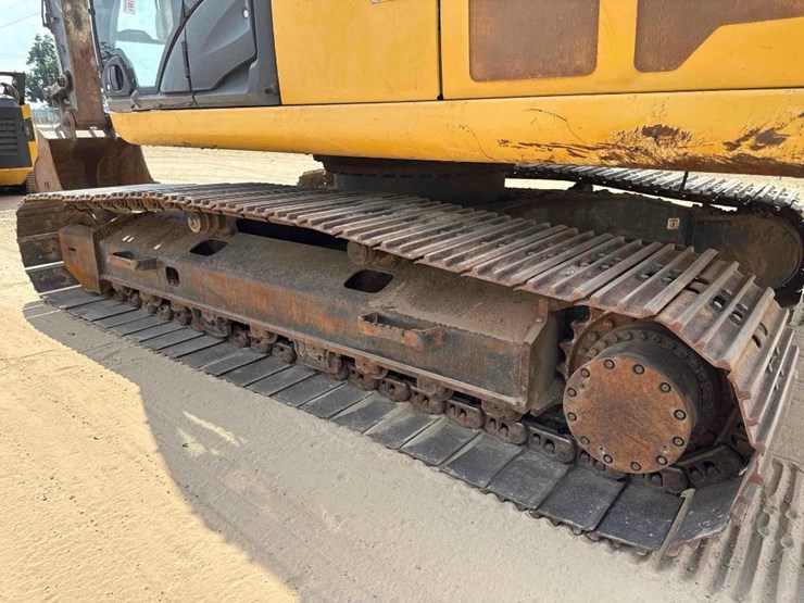 2015-deere-250g-lc-image-10