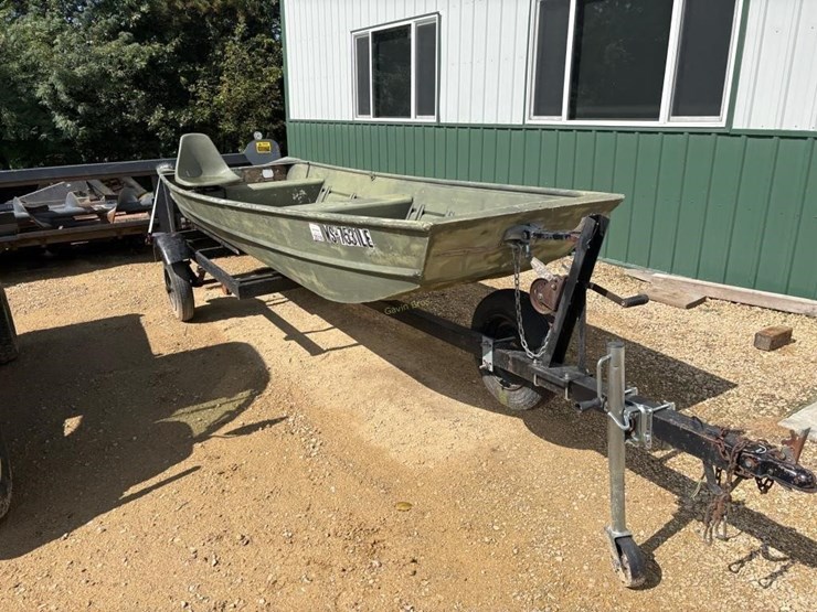14'-flat-bottom-boat-w/trailer-image-4