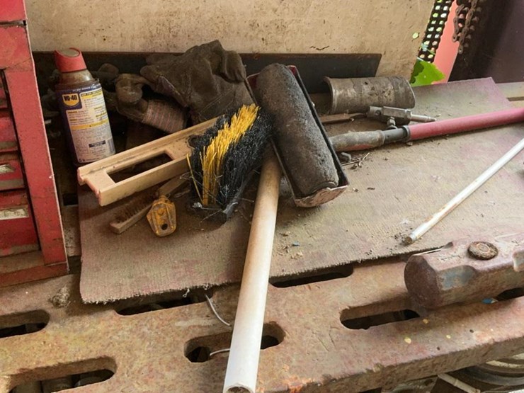 #148-•-steel-workbench-and-contents-image-21