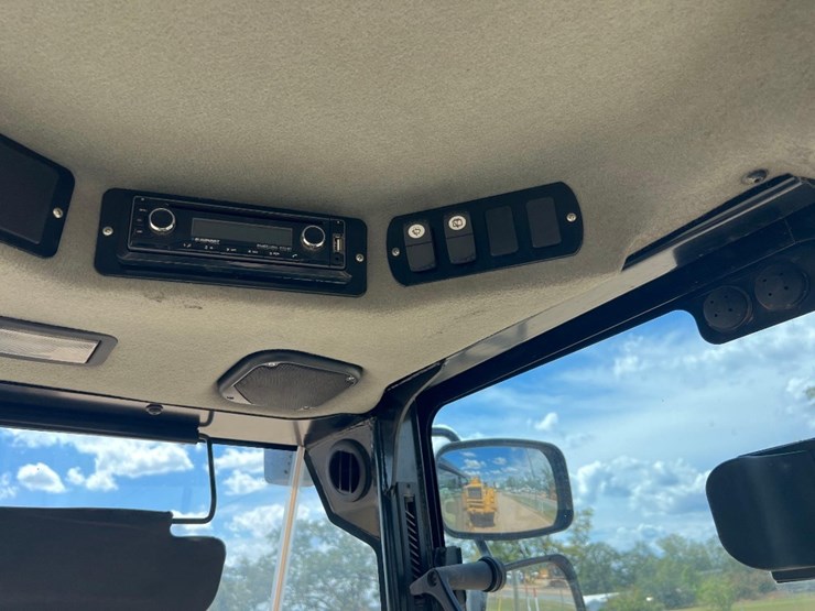 2019-caterpillar-cs44b-image-24