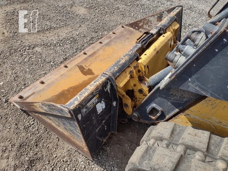 2022-deere-317g-image-18