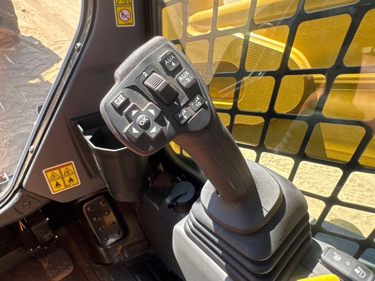 2024-caterpillar-255-skid-steer-image-25