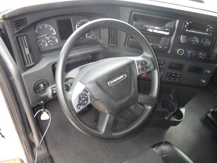 2024-freightliner-cascadia-126-image-12