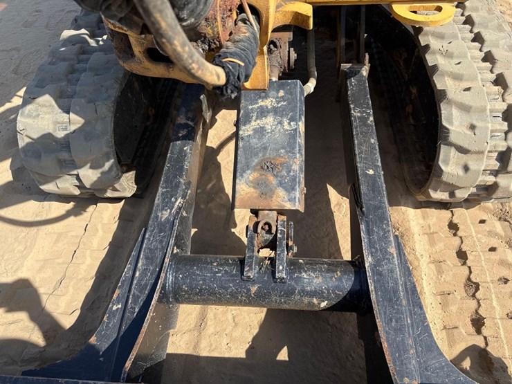 2022-caterpillar-303-image-19
