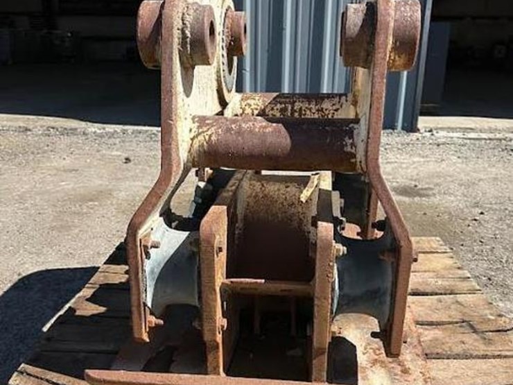 hydraulic-vibratory-plate-compactor-for-standard-backhoe-image-3