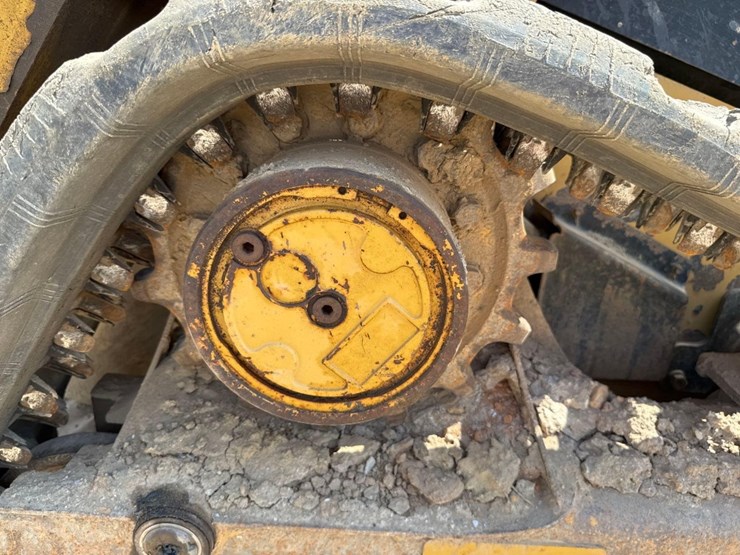 2016-caterpillar-249d-image-16