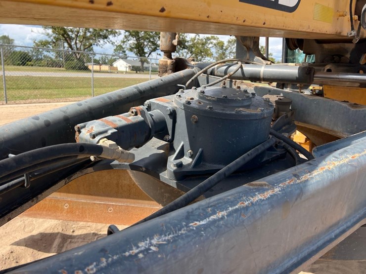 2008-deere-672d-image-14