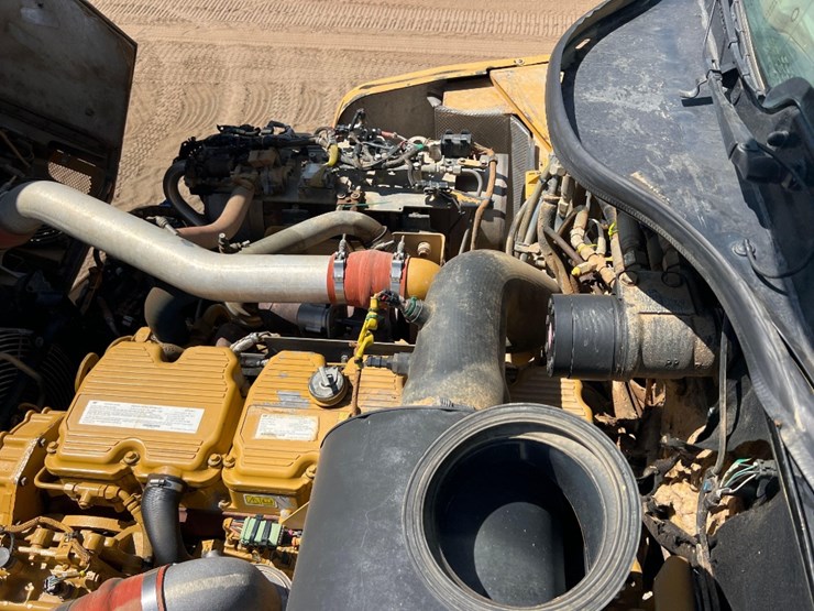 2018-caterpillar-745-image-41