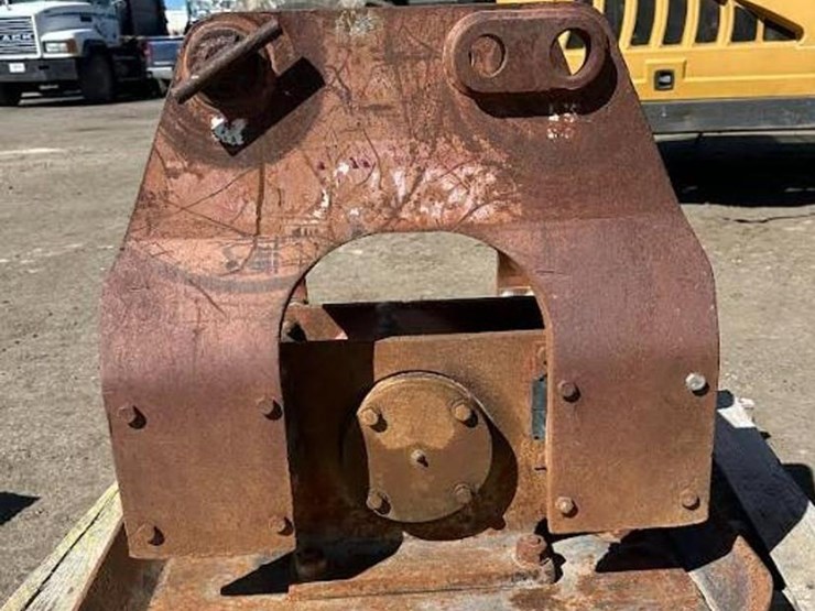 hydraulic-vibratory-plate-compactor-for-standard-backhoe-image-1