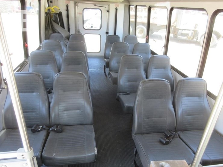 2011-ford-e450-image-10