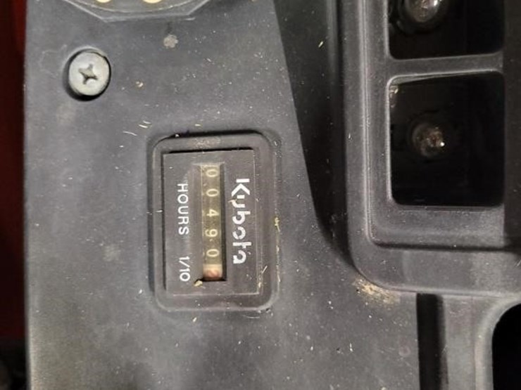 kubota-zero-turn-riding-mower-image-3
