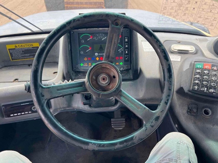 2014-deere-250d-image-31