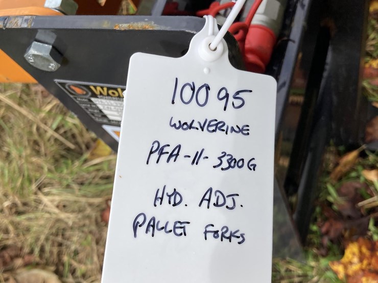 wolverine-pfa-11-3300g-skid-steer-hydraulic-pallet-forks-image-5