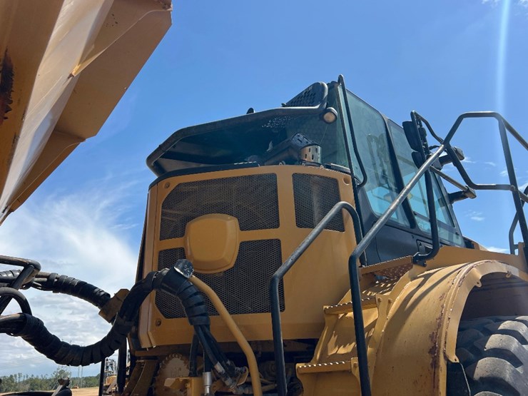 2018-caterpillar-745-image-19