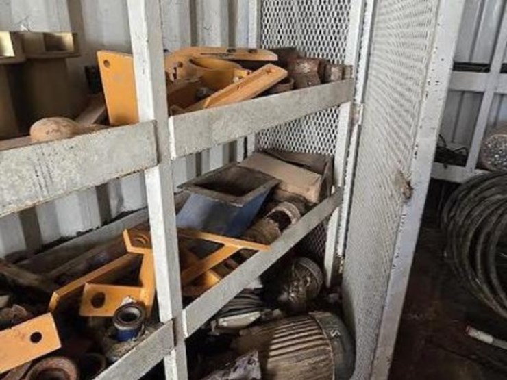 tool-house-with-contents-image-15