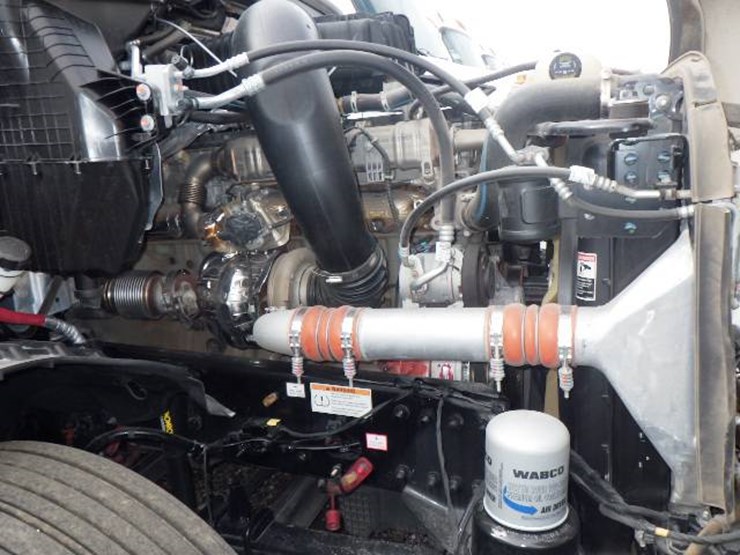 2024-freightliner-cascadia-126-image-15