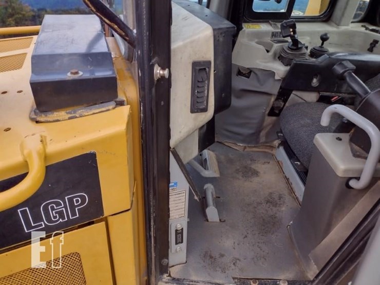 2008-caterpillar-d6t-lgp-image-14