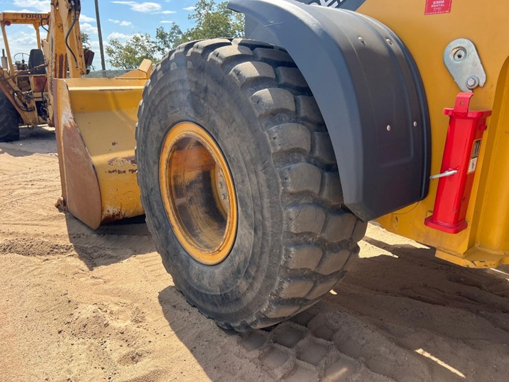 2021-deere-624p-image-31