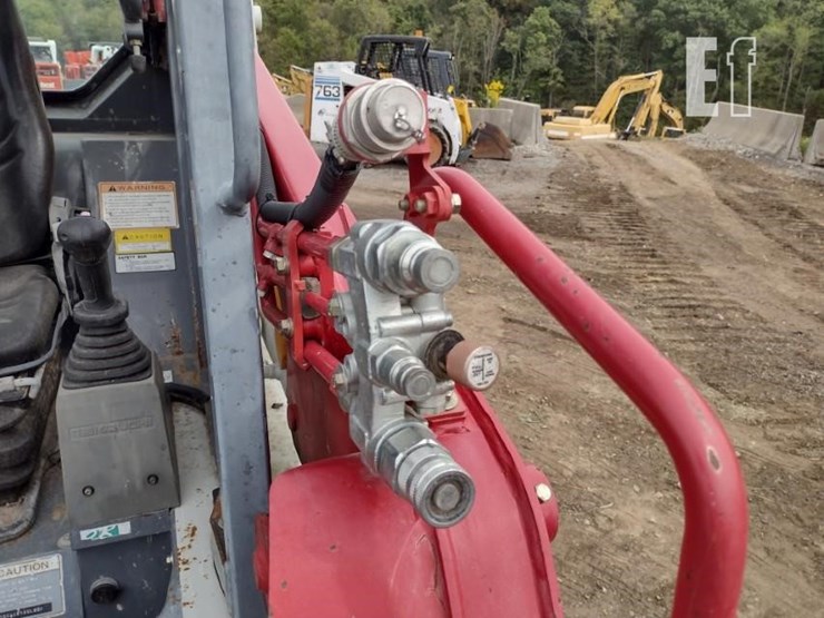 2019-takeuchi-tl8-image-13