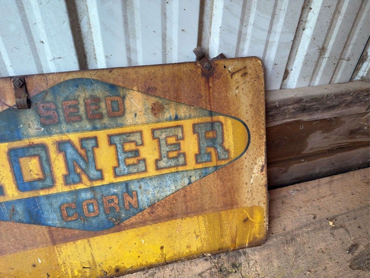 pioneer-seed-corn-sign-image-9