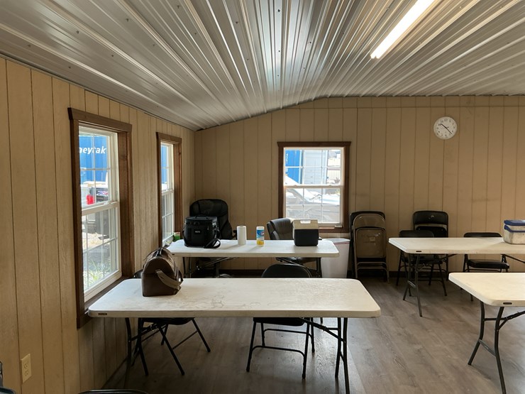 #200-•-lunchroom-building-image-13
