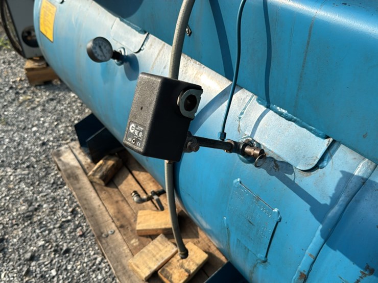 #125-•-quincy-stationary-air-compressor-image-17