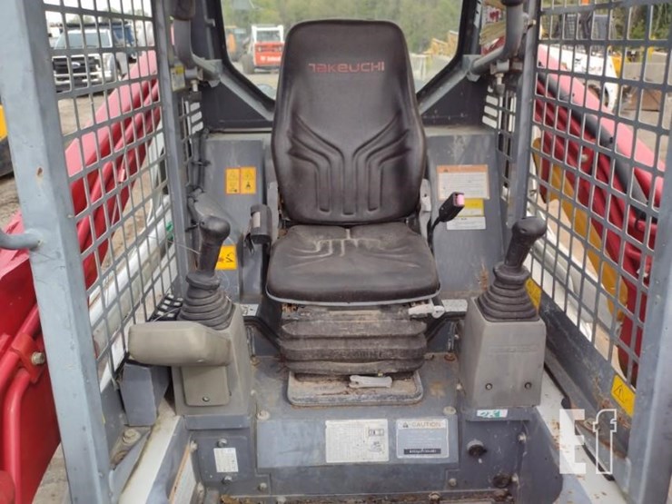2019-takeuchi-tl8-image-9