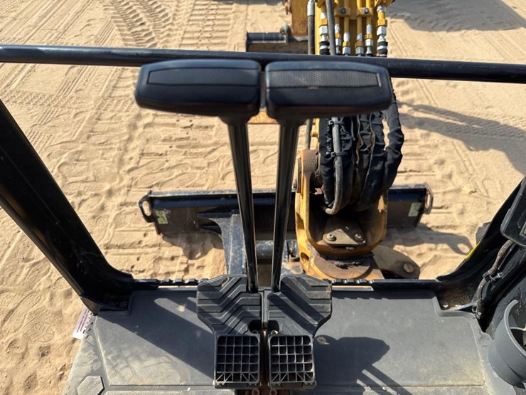 2022-caterpillar-303-image-32