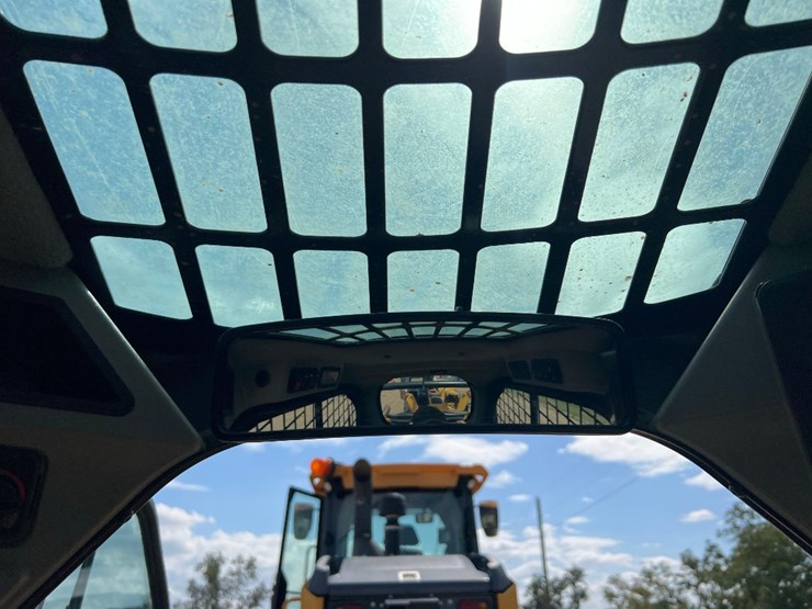 2020-caterpillar-259d3-image-31