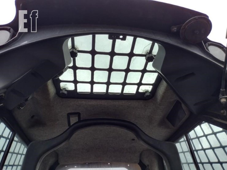 deere-329d-image-13